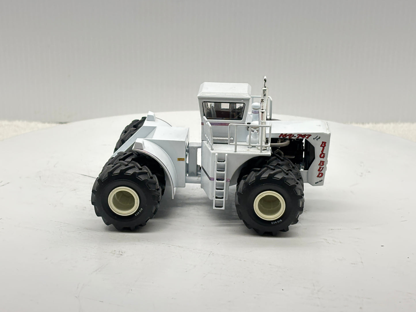 1/64 Big Bud 16V-747 900HP