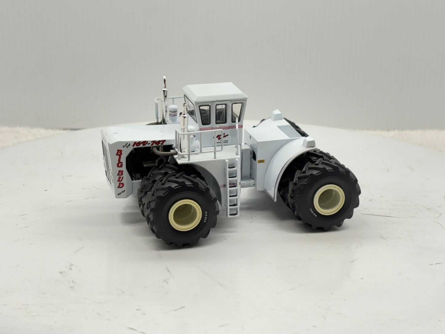 1/64 Big Bud 16V-747 900HP