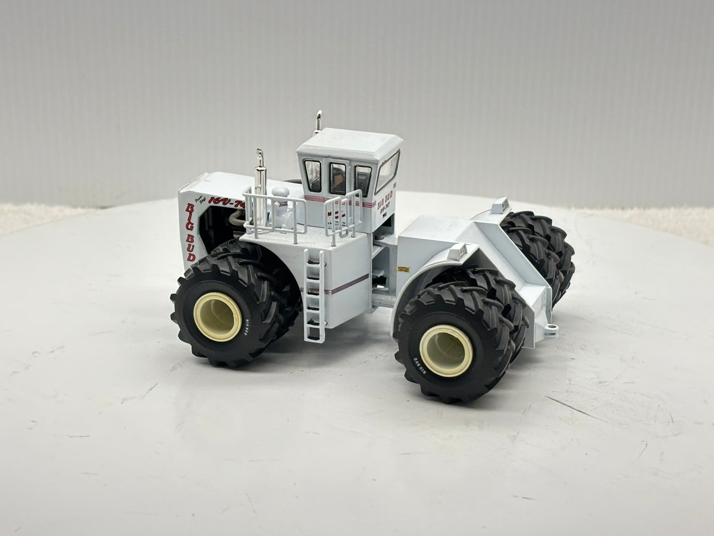 1/64 Big Bud 16V-747 900HP