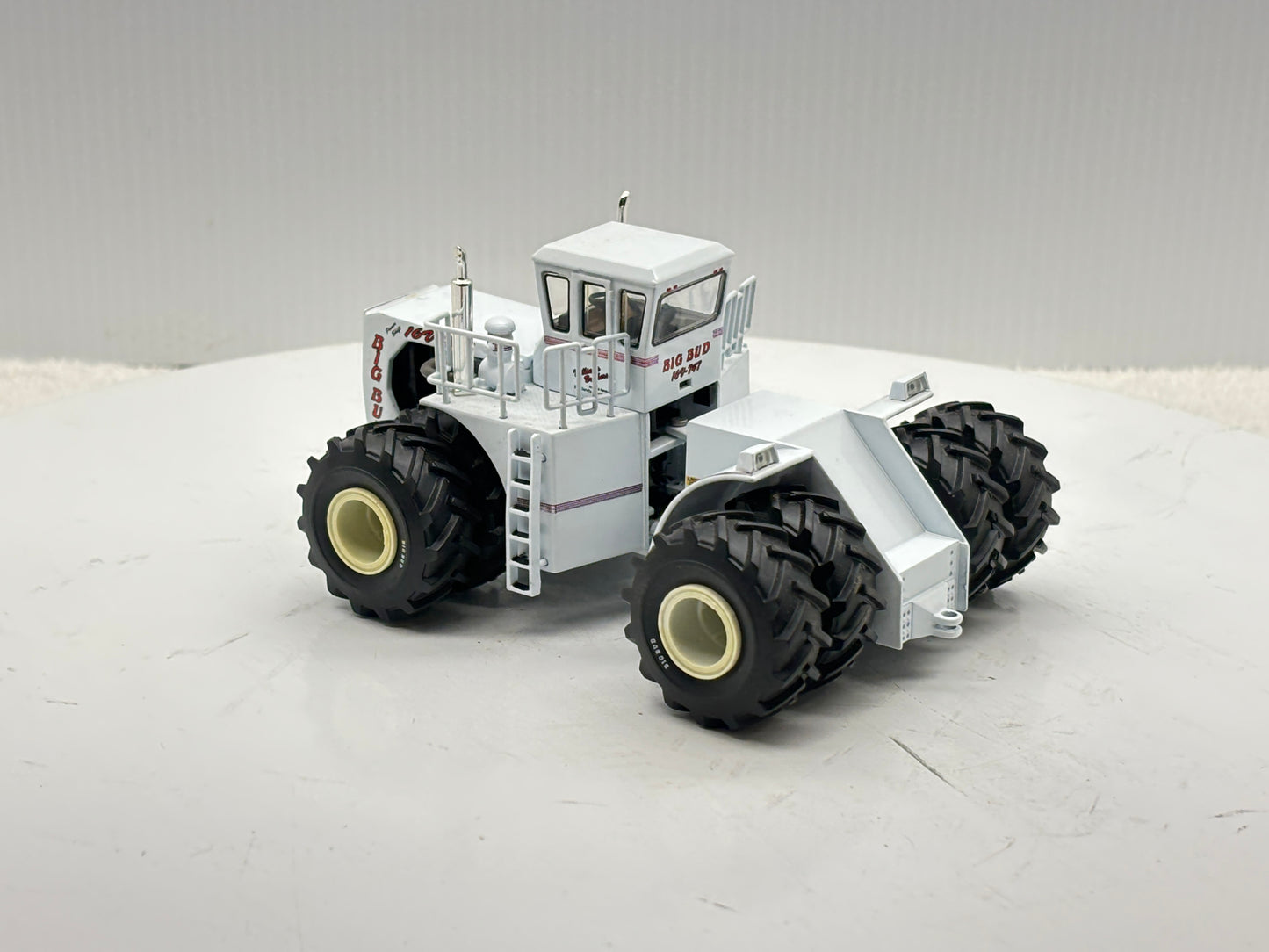 1/64 Big Bud 16V-747 900HP