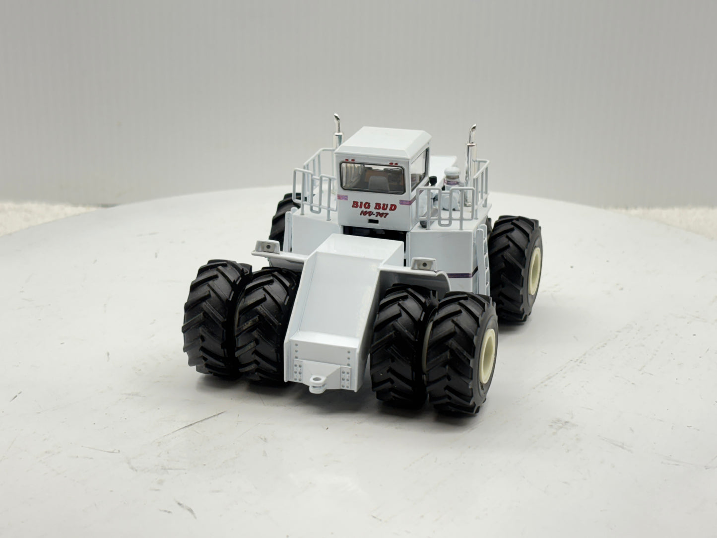 1/64 Big Bud 16V-747 900HP