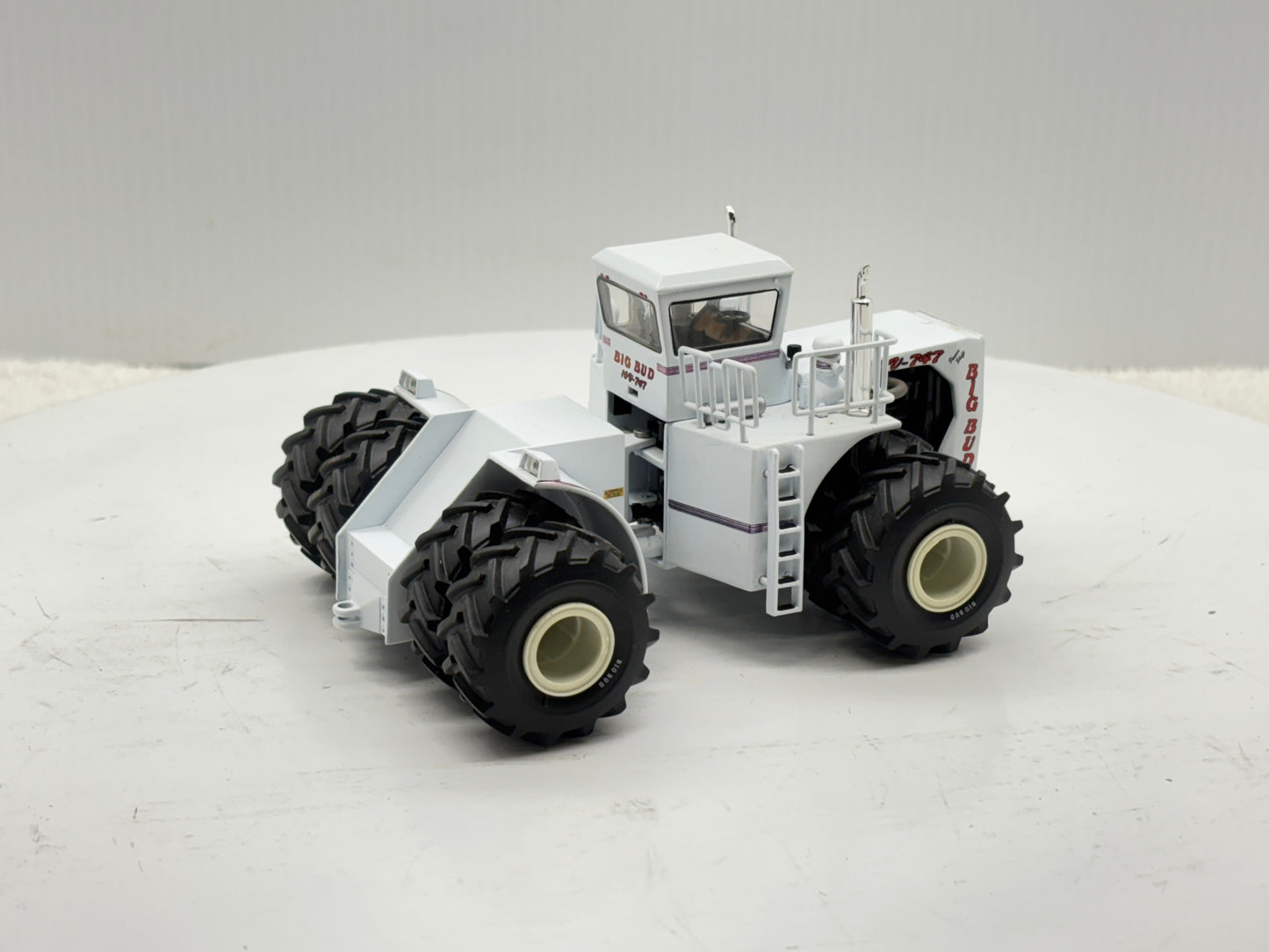 1/64 Big Bud 16V-747 900HP