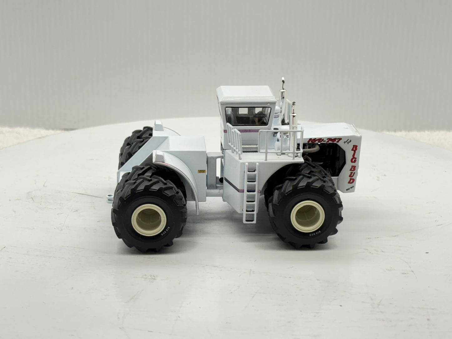 1/64 Big Bud 16V-747 900HP