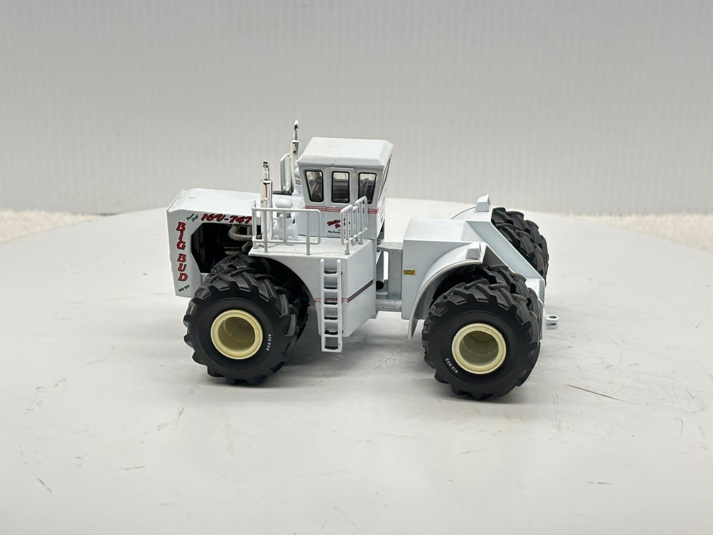 1/64 Big Bud 16V-747 900HP