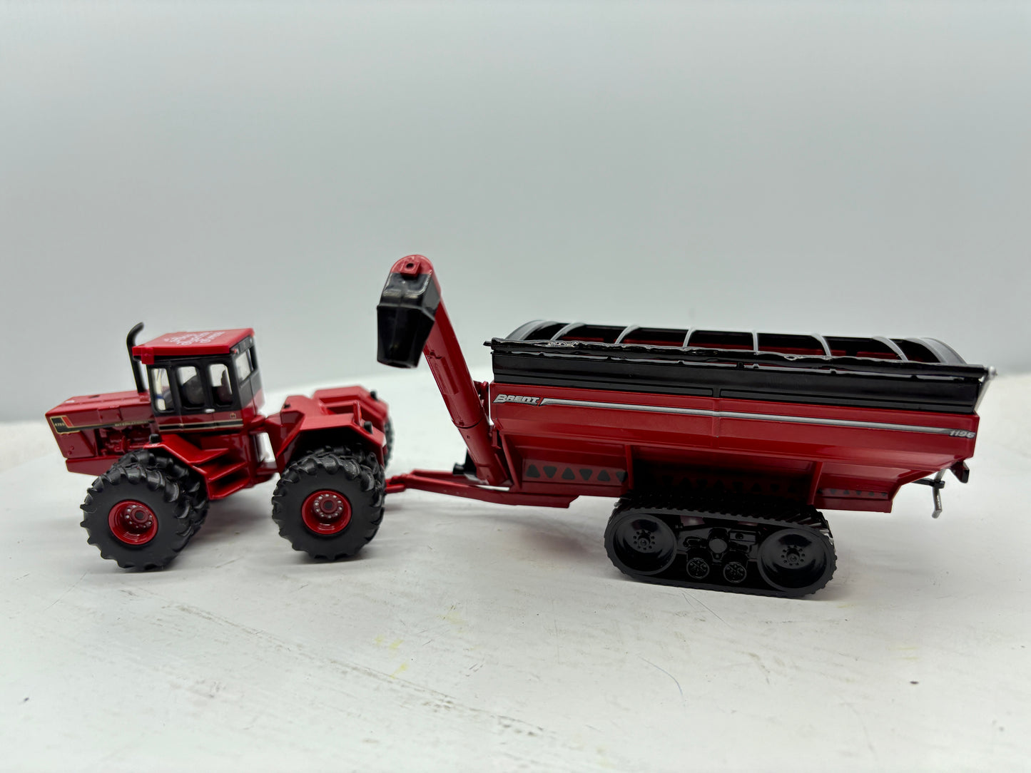 1/64 Brent 1196 Tracked Grain Cart
