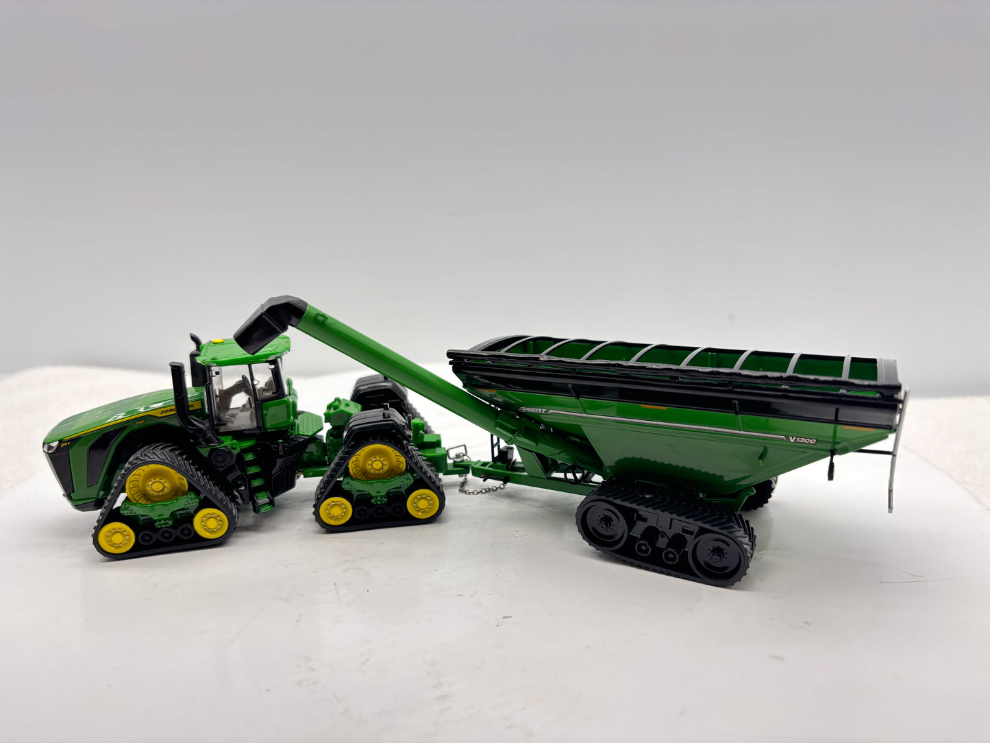 1/64 Brent V1300 Tracks Green