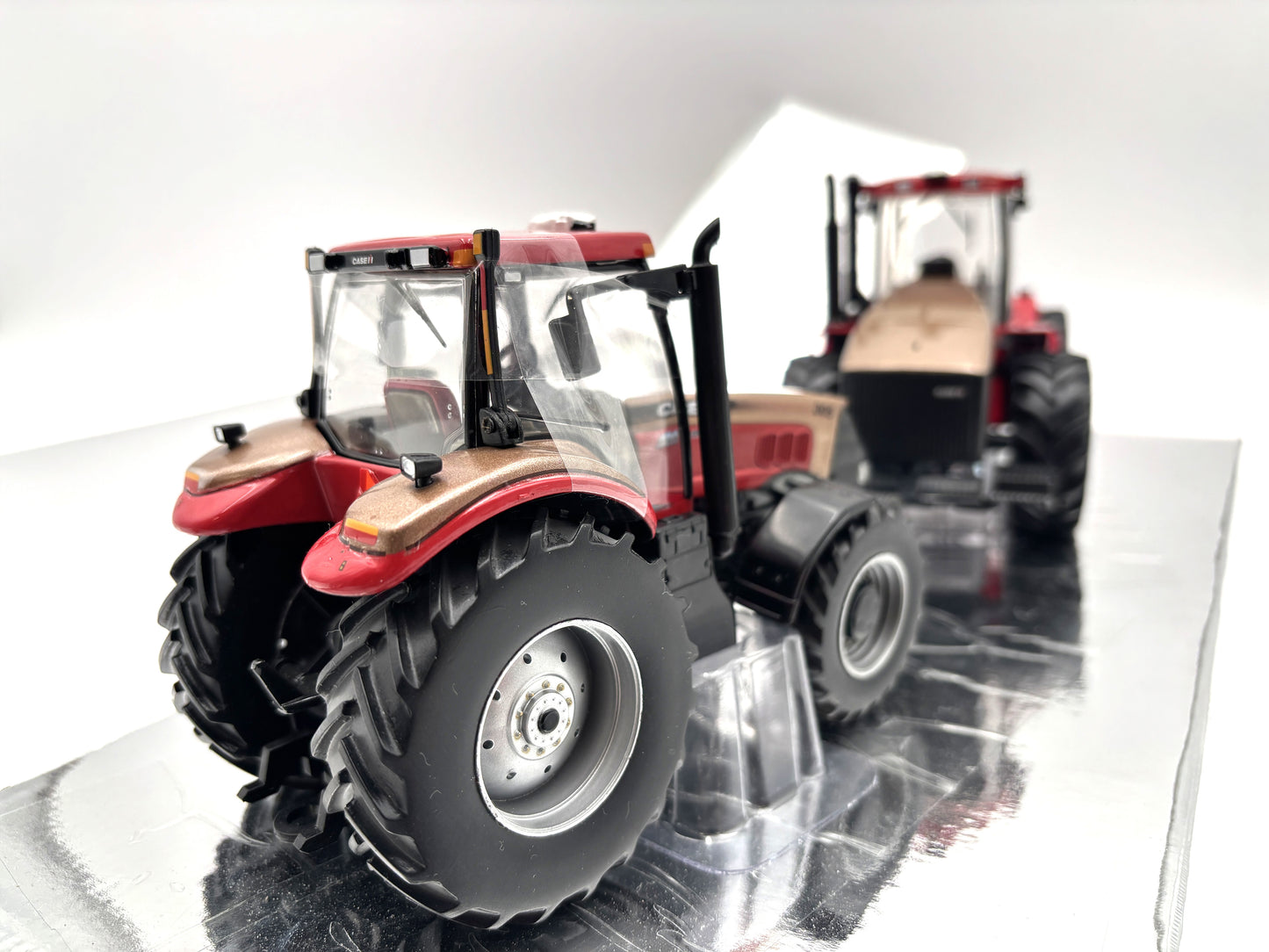 1/32 Case IH Magnum 305 and Steiger 535 20th Anniversary