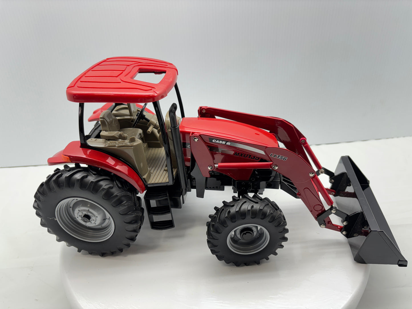 1/16 Case IH MXU135 by ERTL