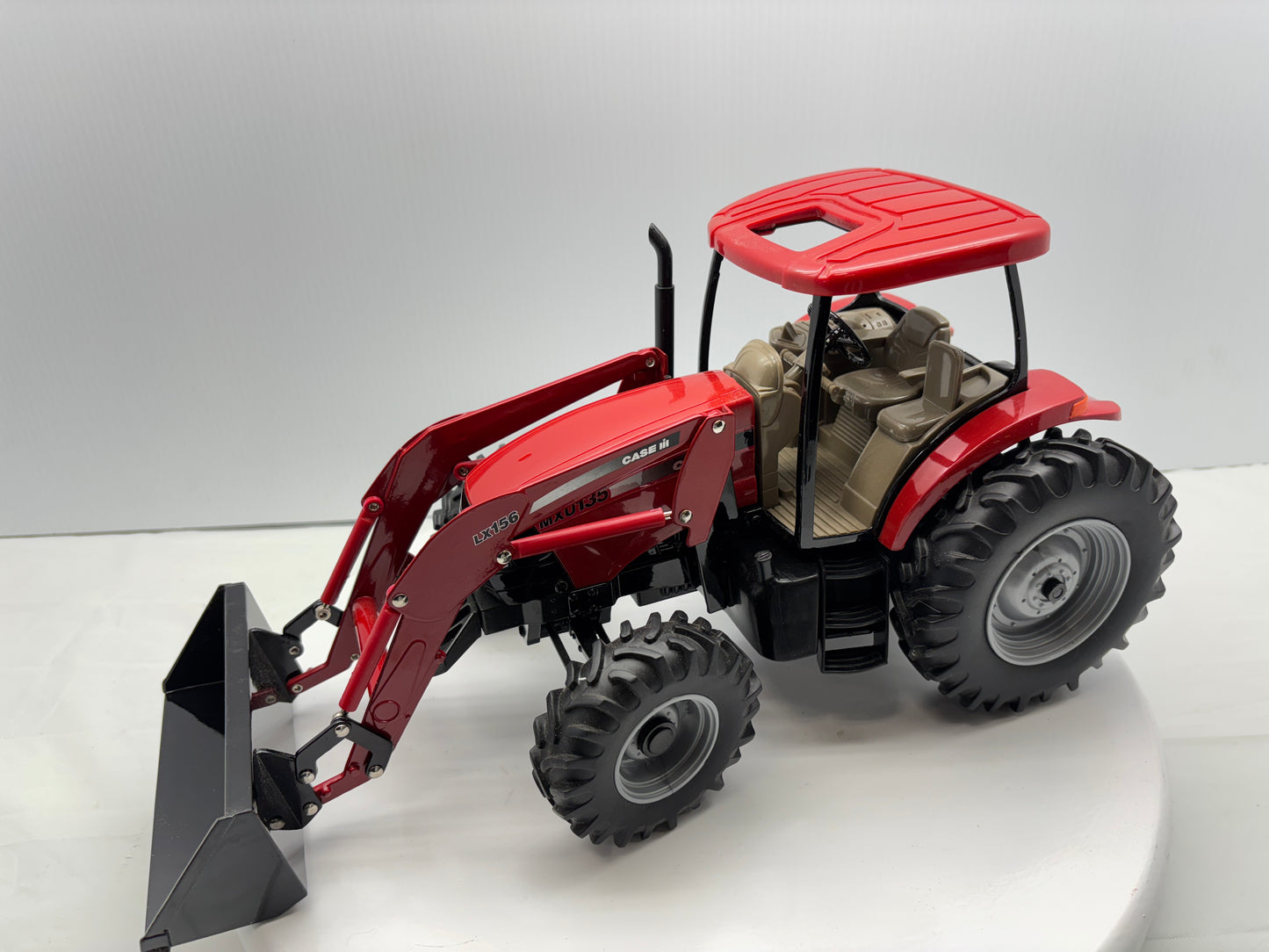1/16 Case IH MXU135 by ERTL