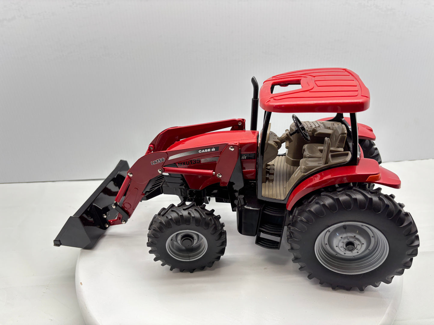 1/16 Case IH MXU135 by ERTL