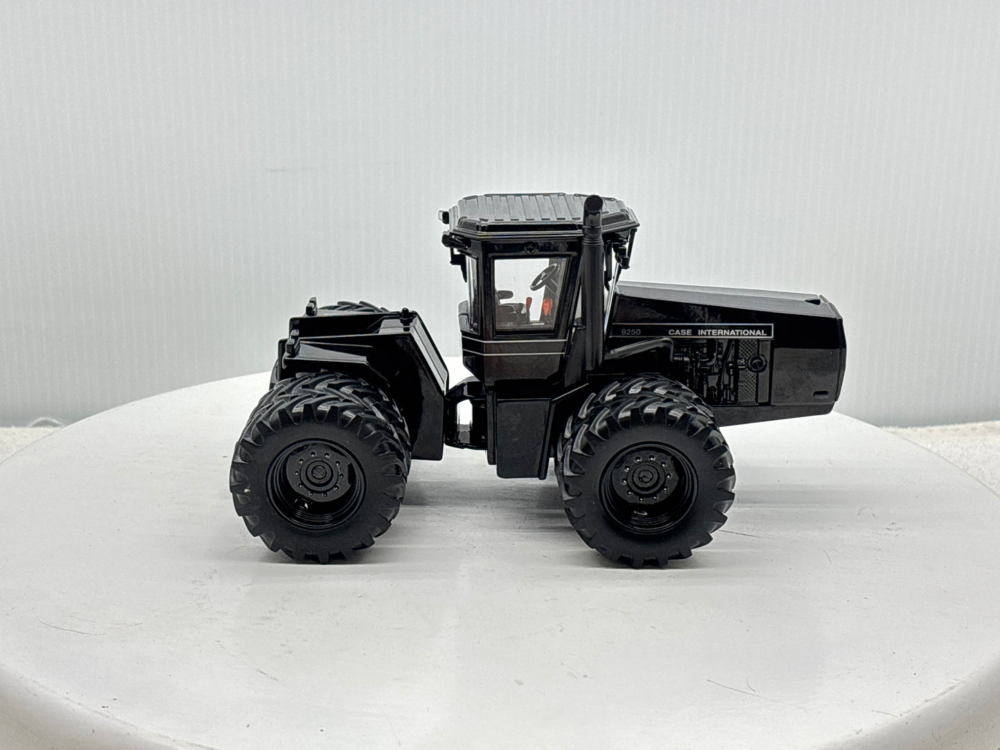 1/32 Case IH 9250 NFTM Black Chaser
