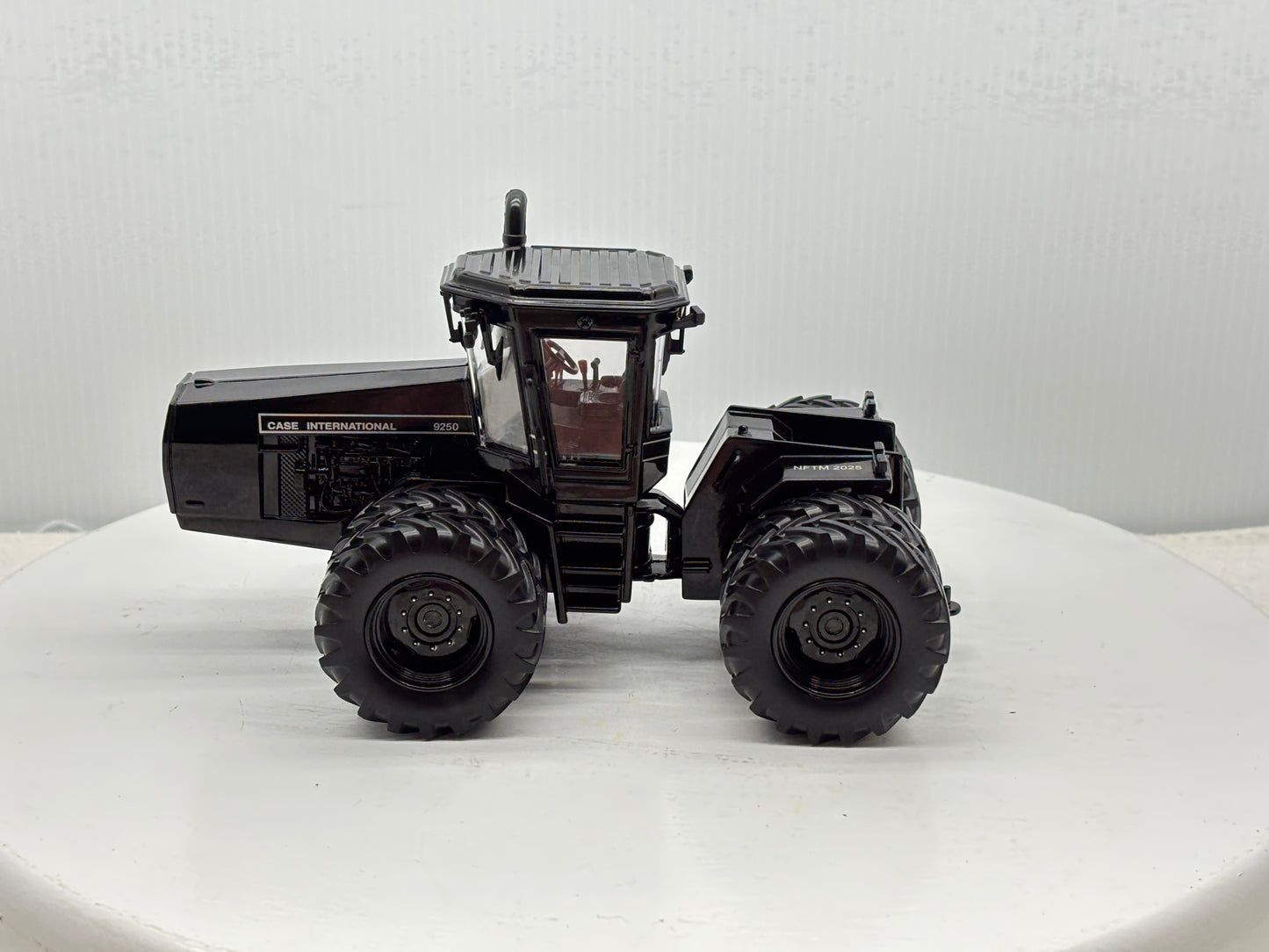 1/32 Case IH 9250 NFTM Black Chaser