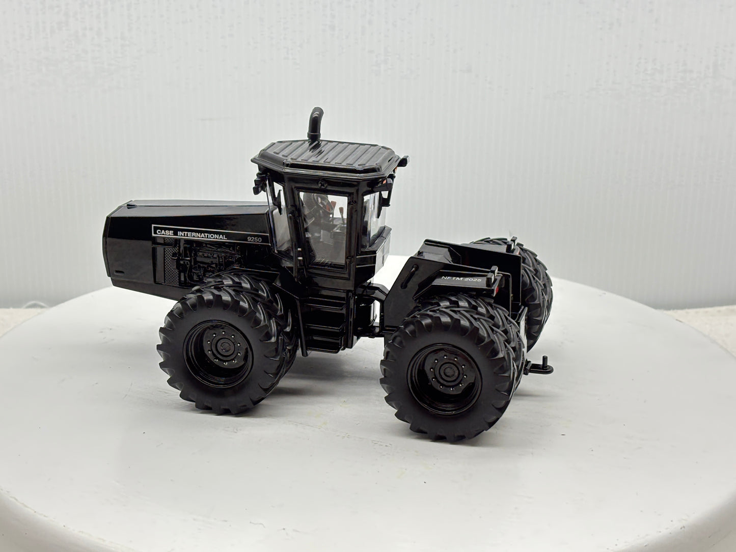 1/32 Case IH 9250 NFTM Black Chaser