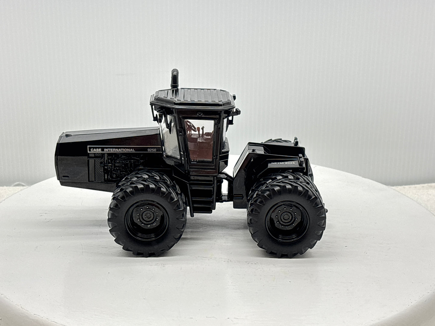 1/32 Case IH 9250 NFTM Black Chaser