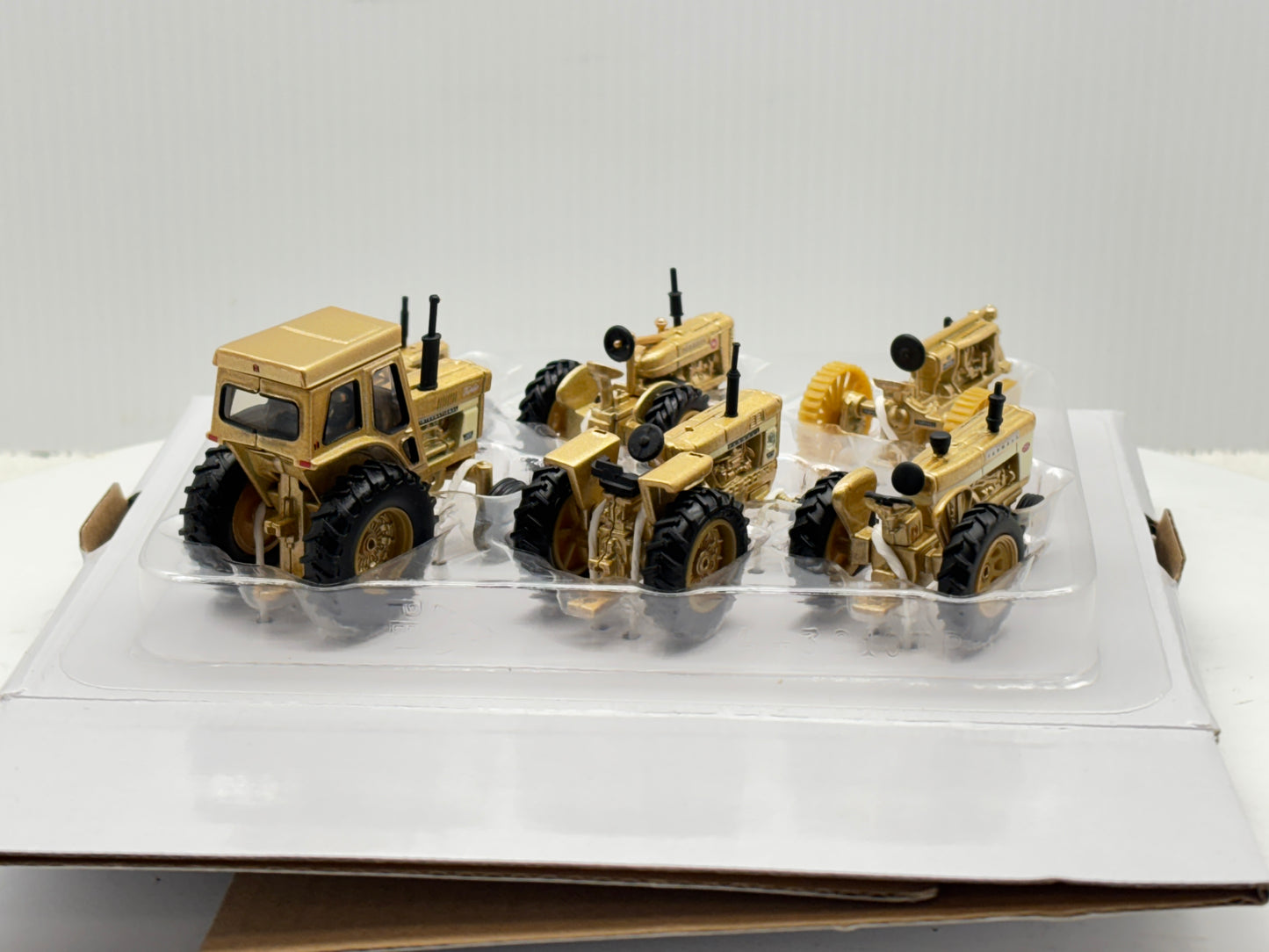1/64 Case IH Farmall 100th Gold
