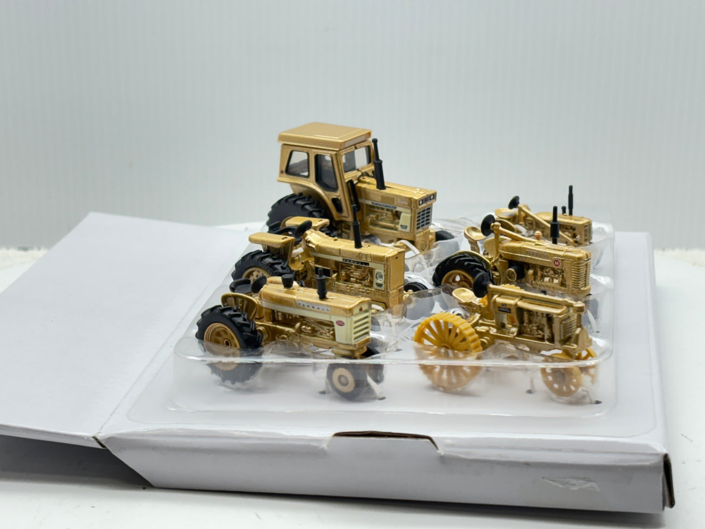 1/64 Case IH Farmall 100th Gold