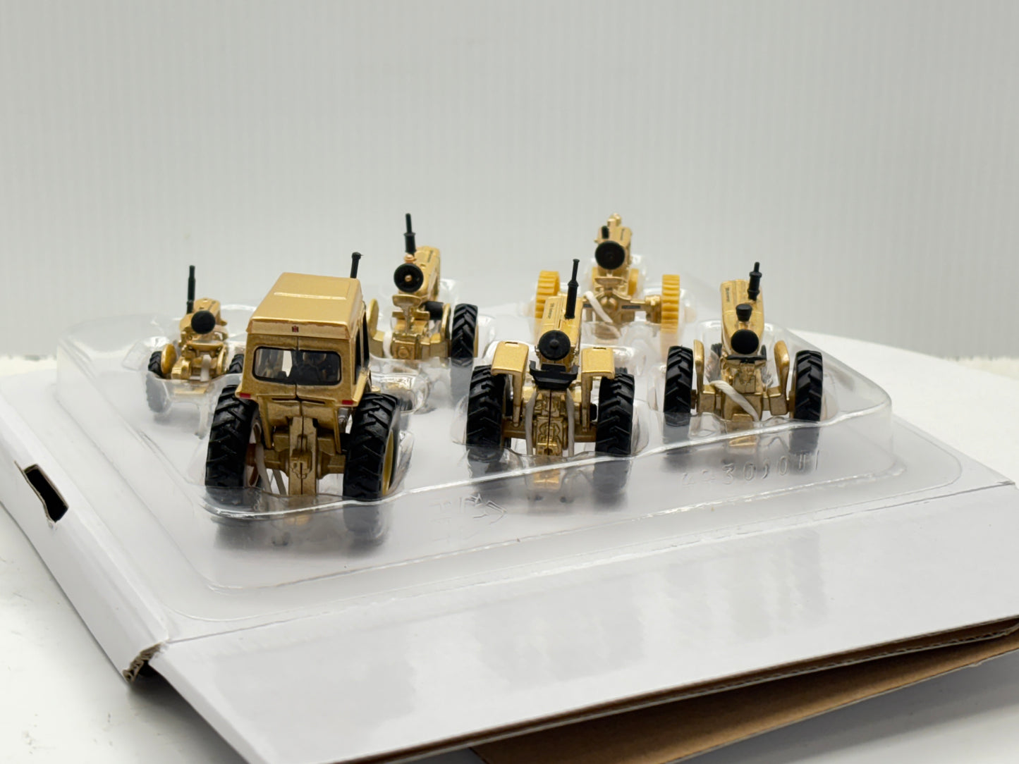 1/64 Case IH Farmall 100th Gold