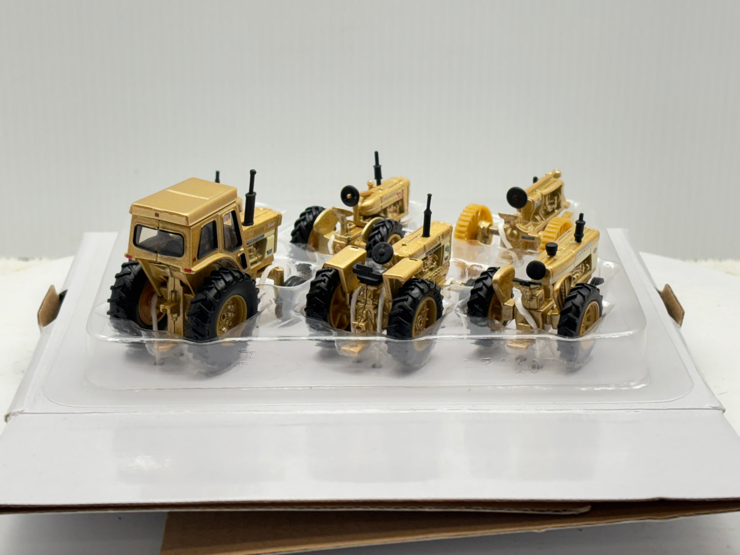 1/64 Case IH Farmall 100th Gold