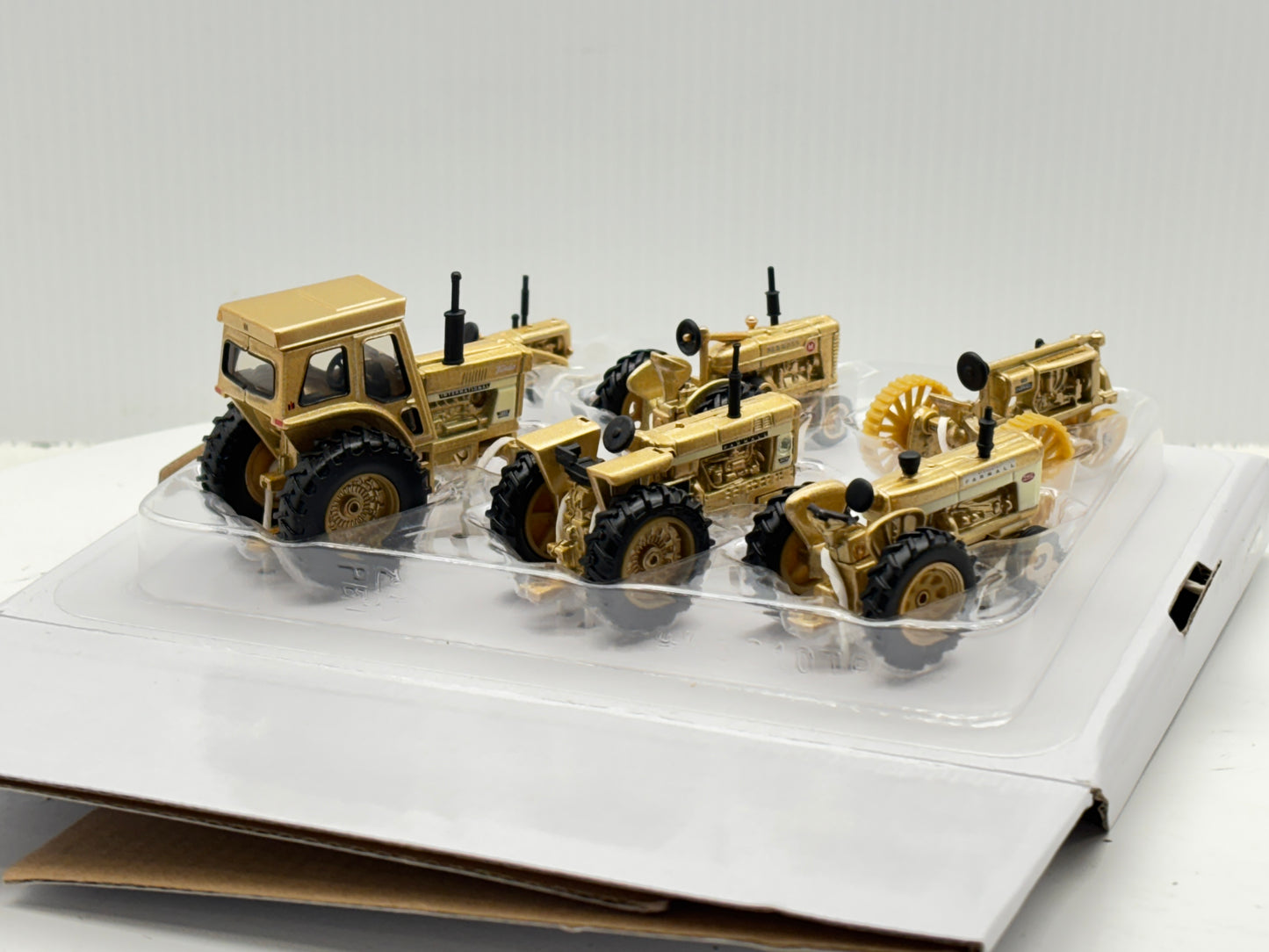 1/64 Case IH Farmall 100th Gold