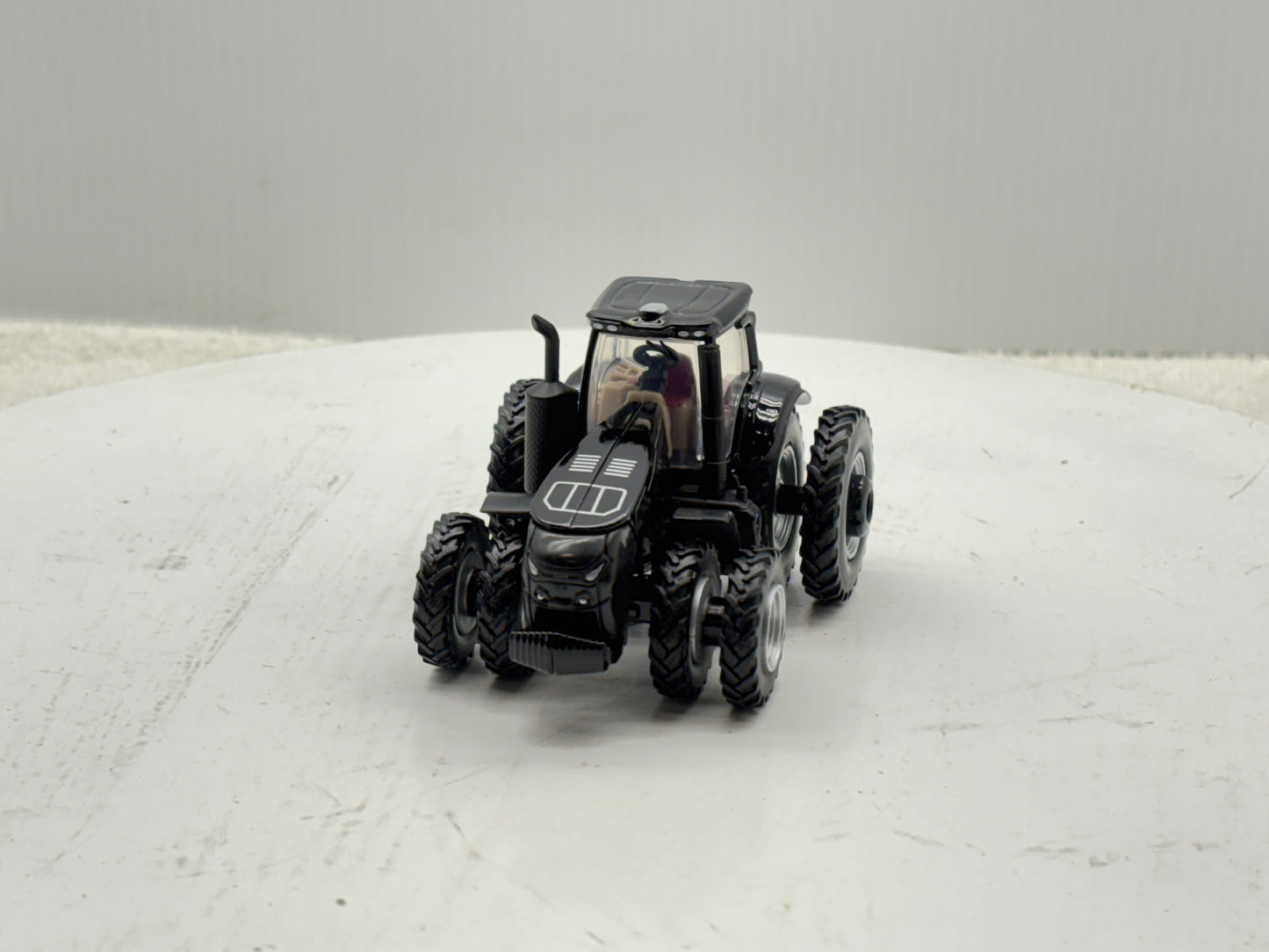 1/64 Case IH Magnum 400 Black