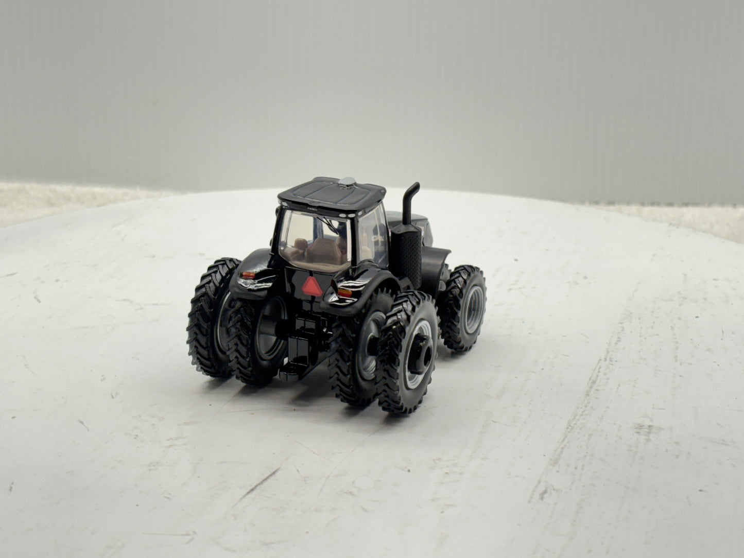 1/64 Case IH Magnum 400 Black