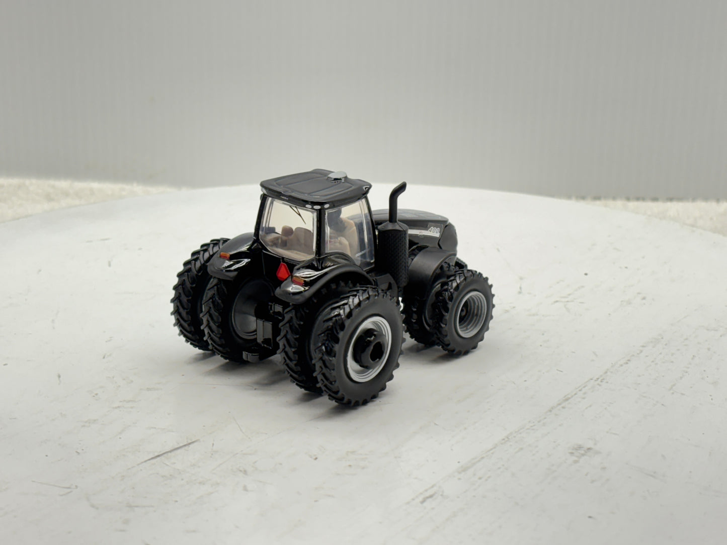 1/64 Case IH Magnum 400 Black