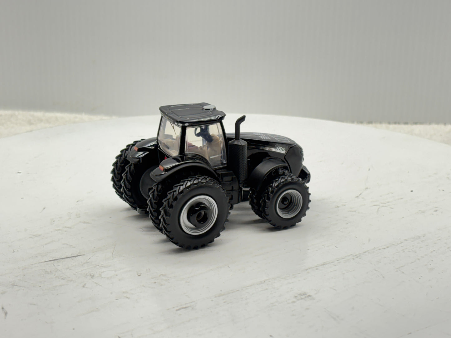 1/64 Case IH Magnum 400 Black