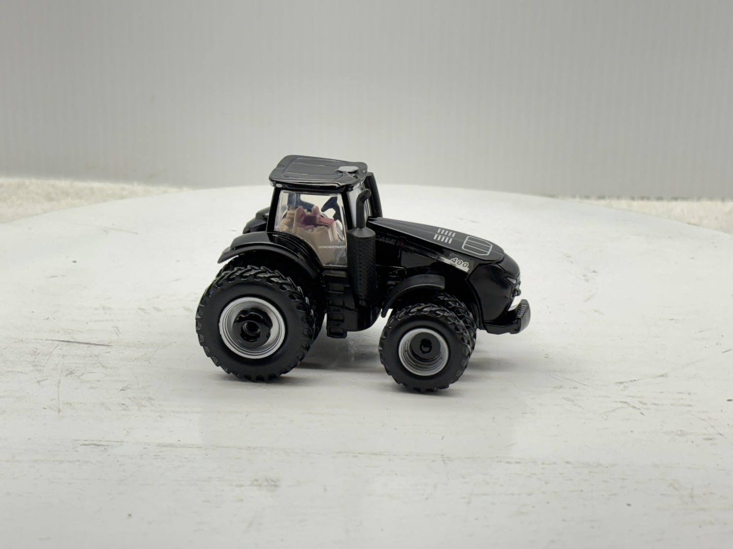 1/64 Case IH Magnum 400 Black