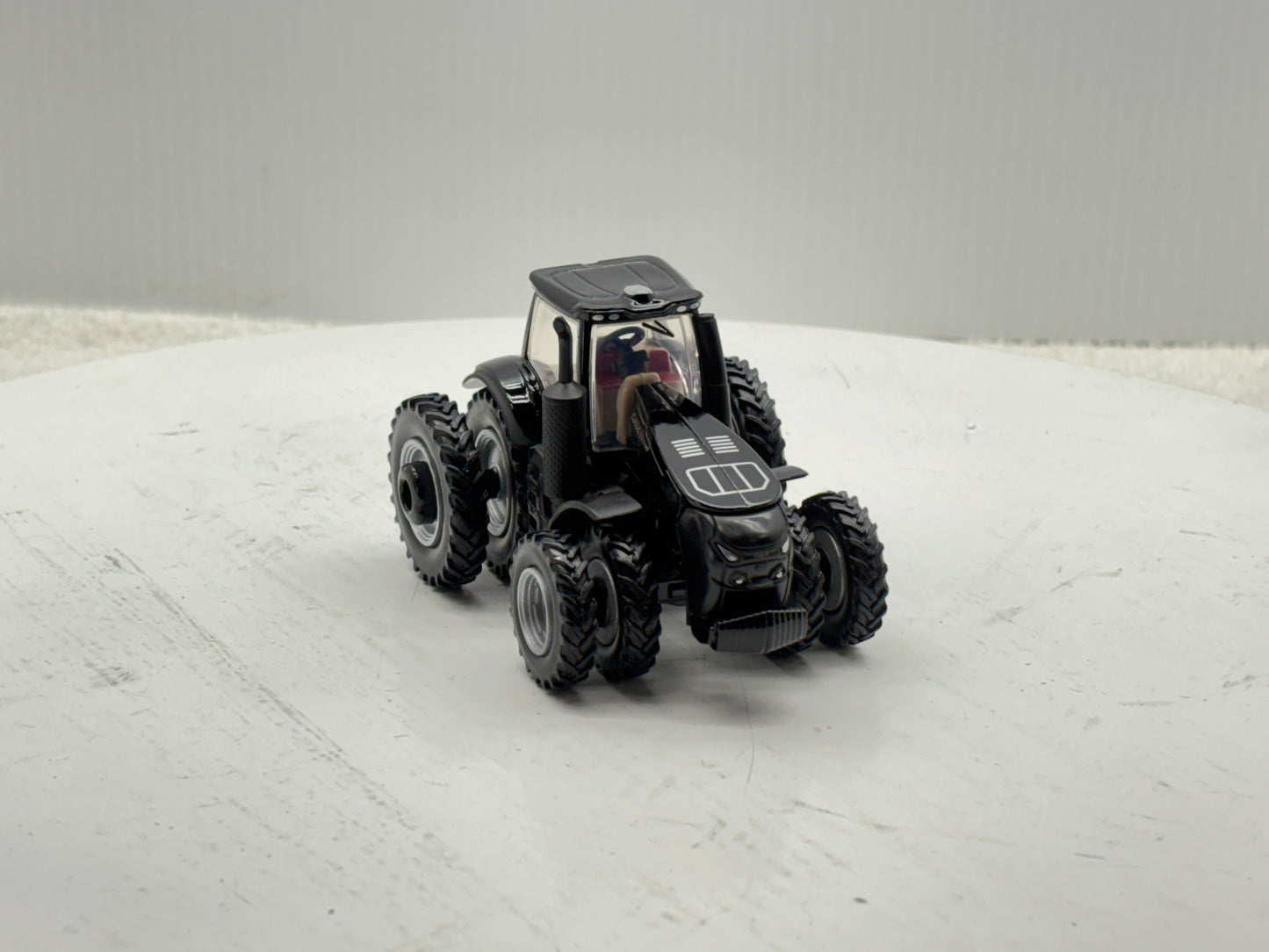 1/64 Case IH Magnum 400 Black