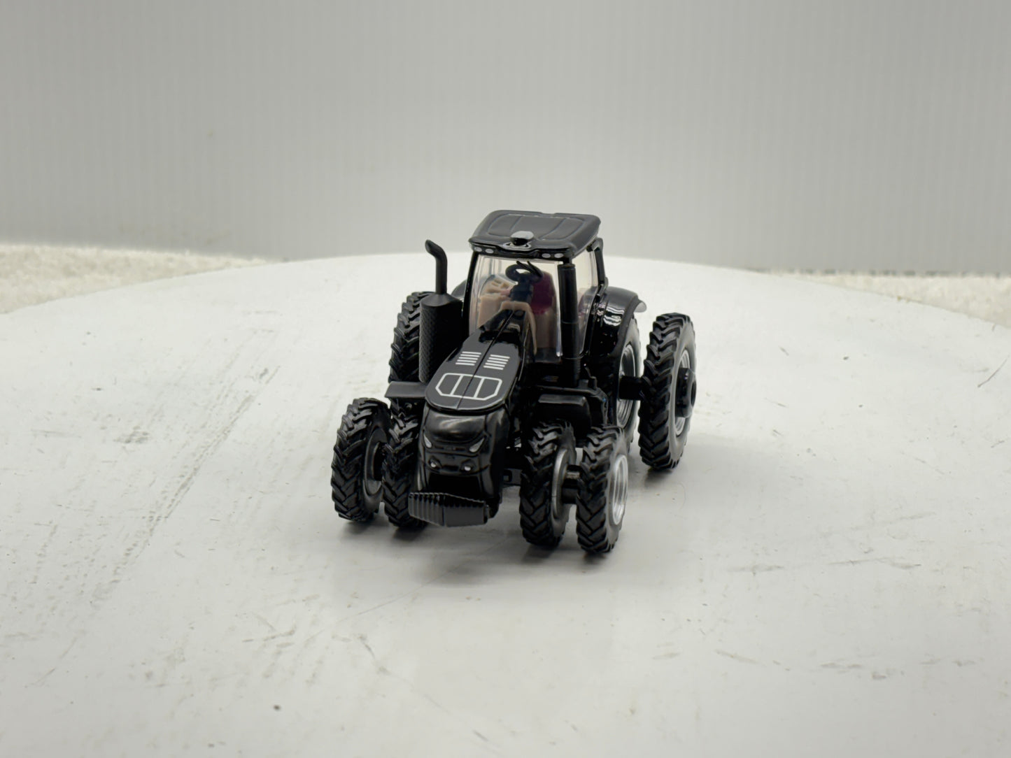 1/64 Case IH Magnum 400 Black