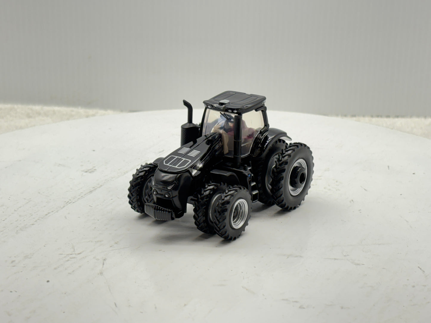 1/64 Case IH Magnum 400 Black