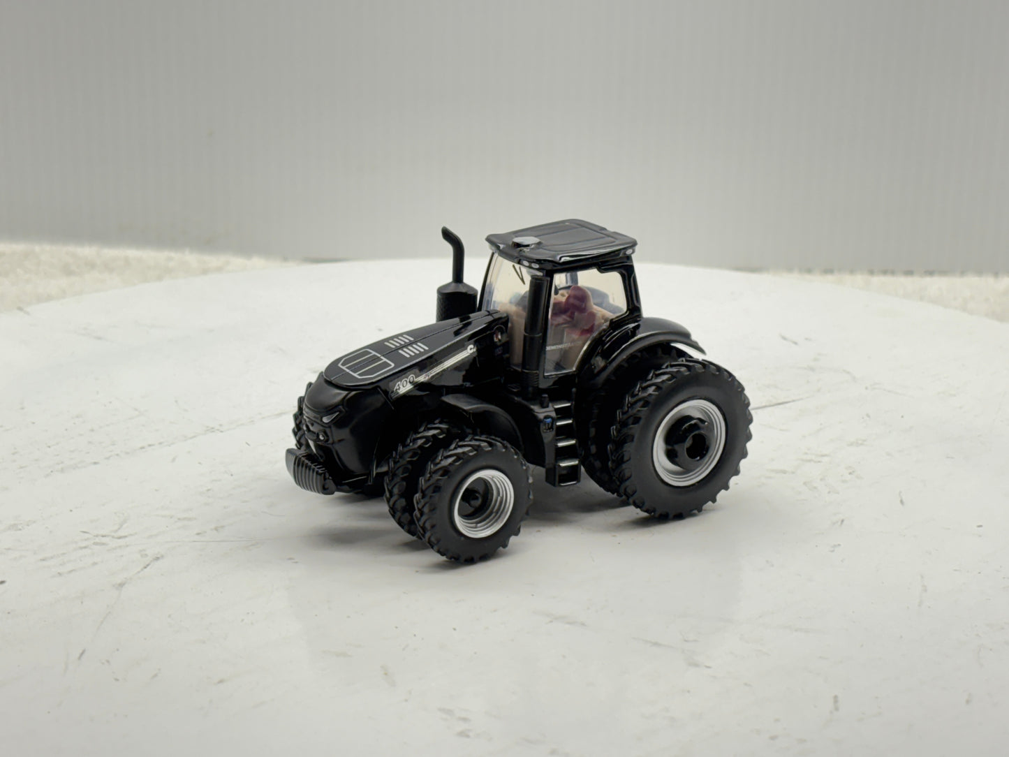 1/64 Case IH Magnum 400 Black