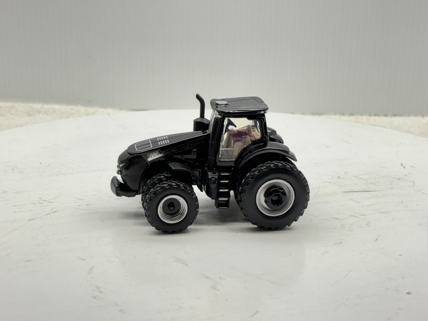 1/64 Case IH Magnum 400 Black