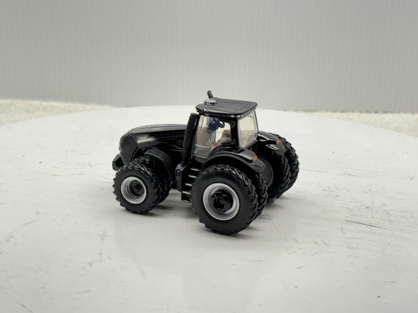 1/64 Case IH Magnum 400 Black