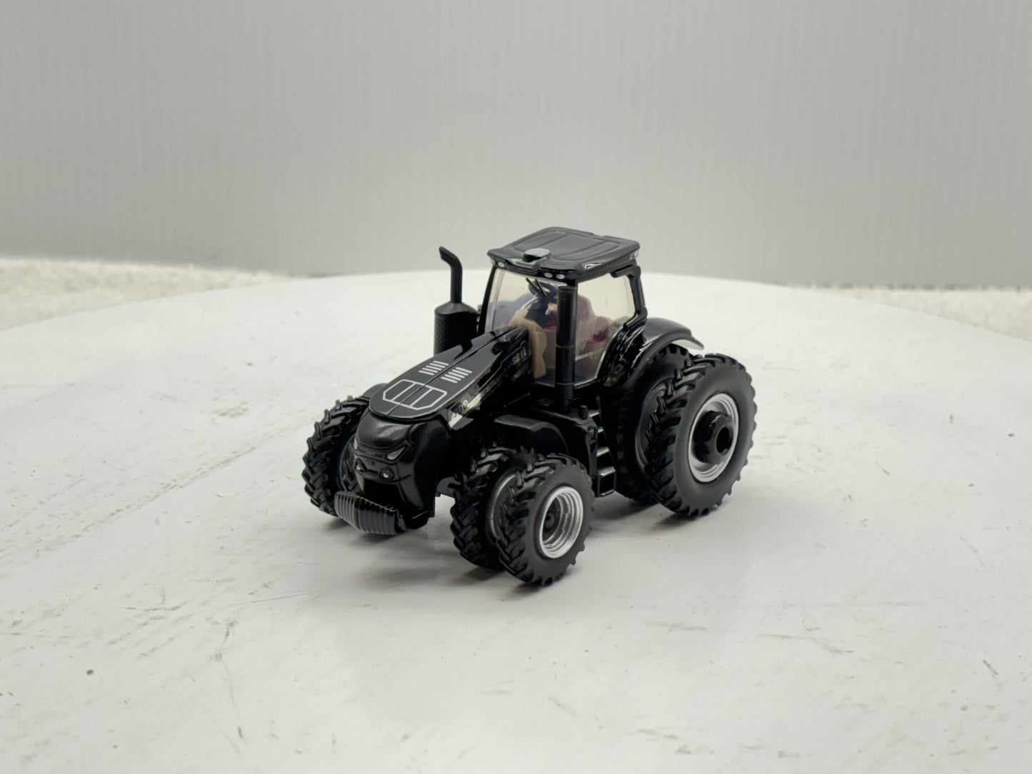 1/64 Case IH Magnum 400 Black