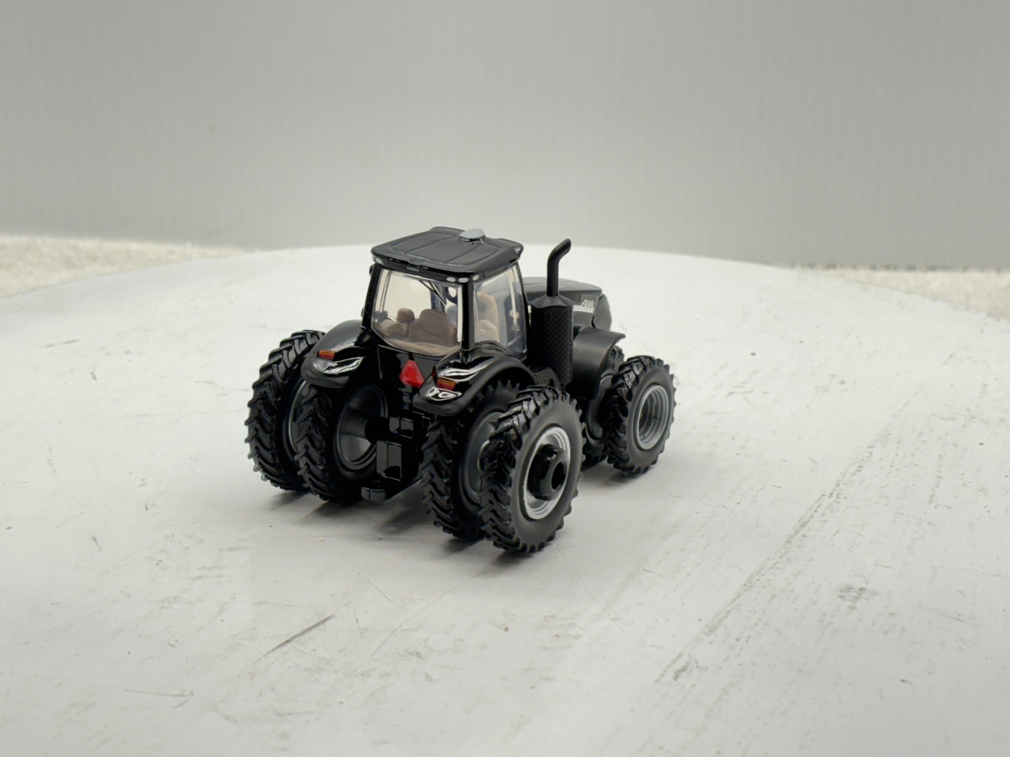 1/64 Case IH Magnum 400 Black