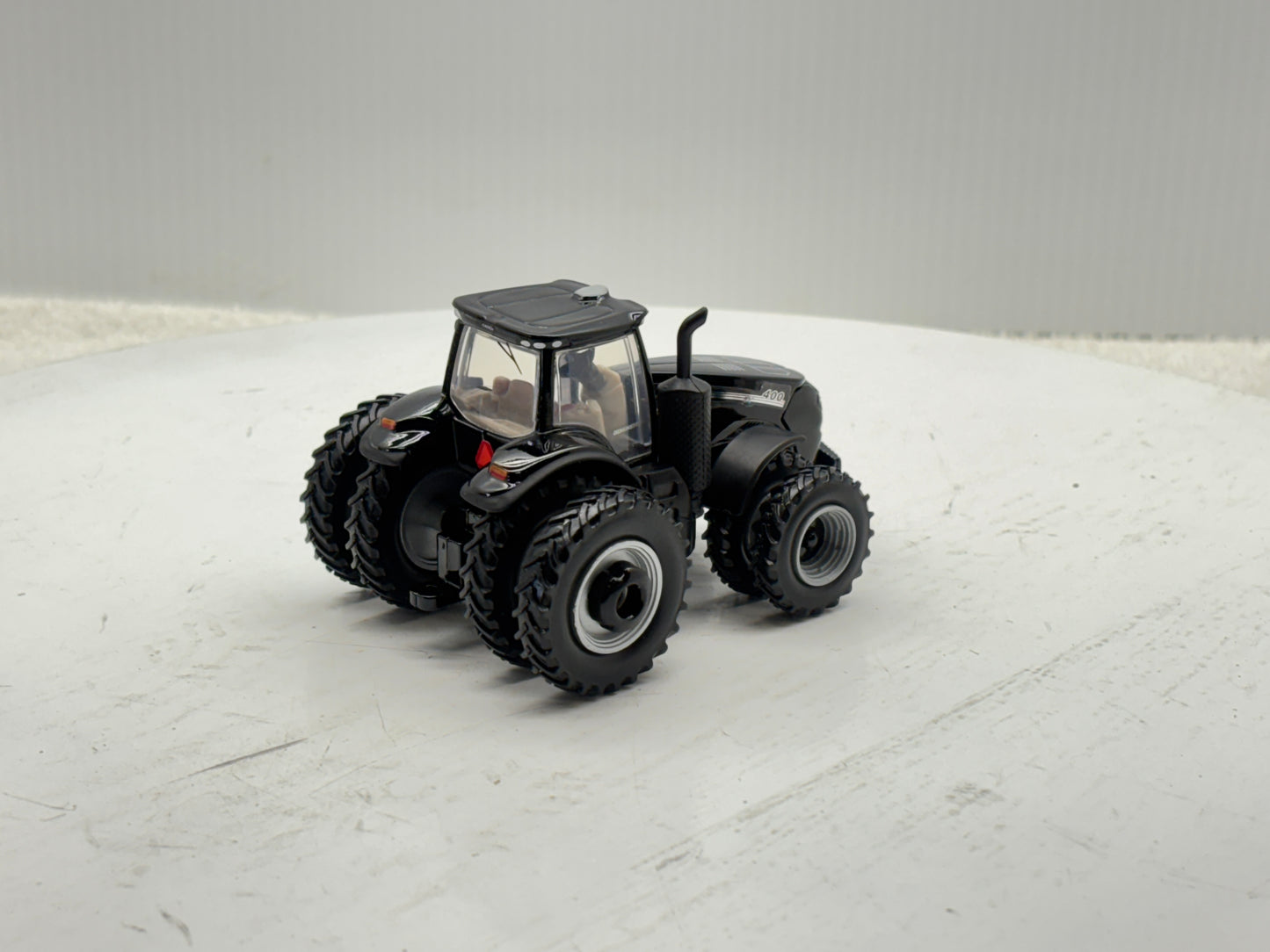 1/64 Case IH Magnum 400 Black