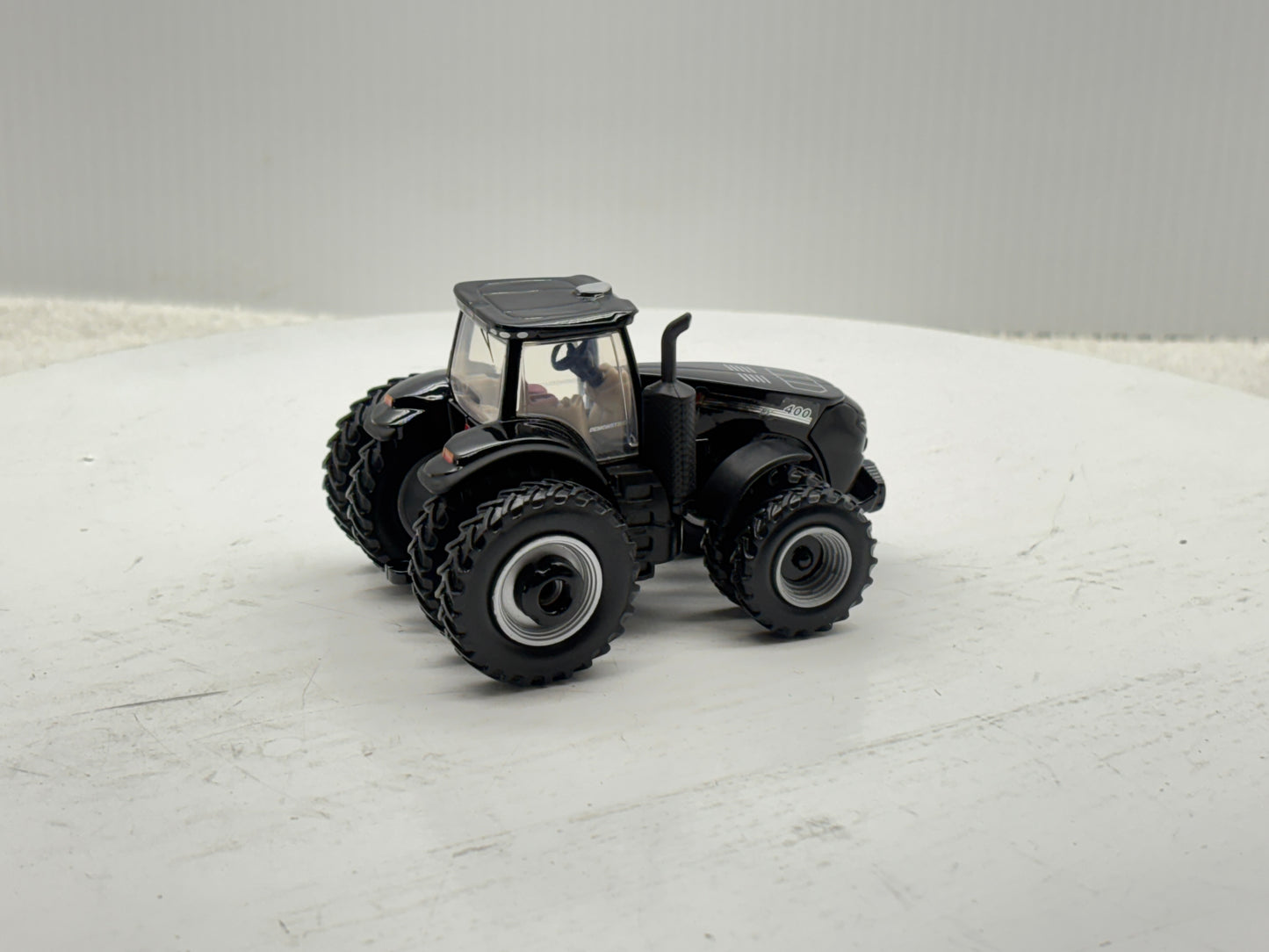 1/64 Case IH Magnum 400 Black