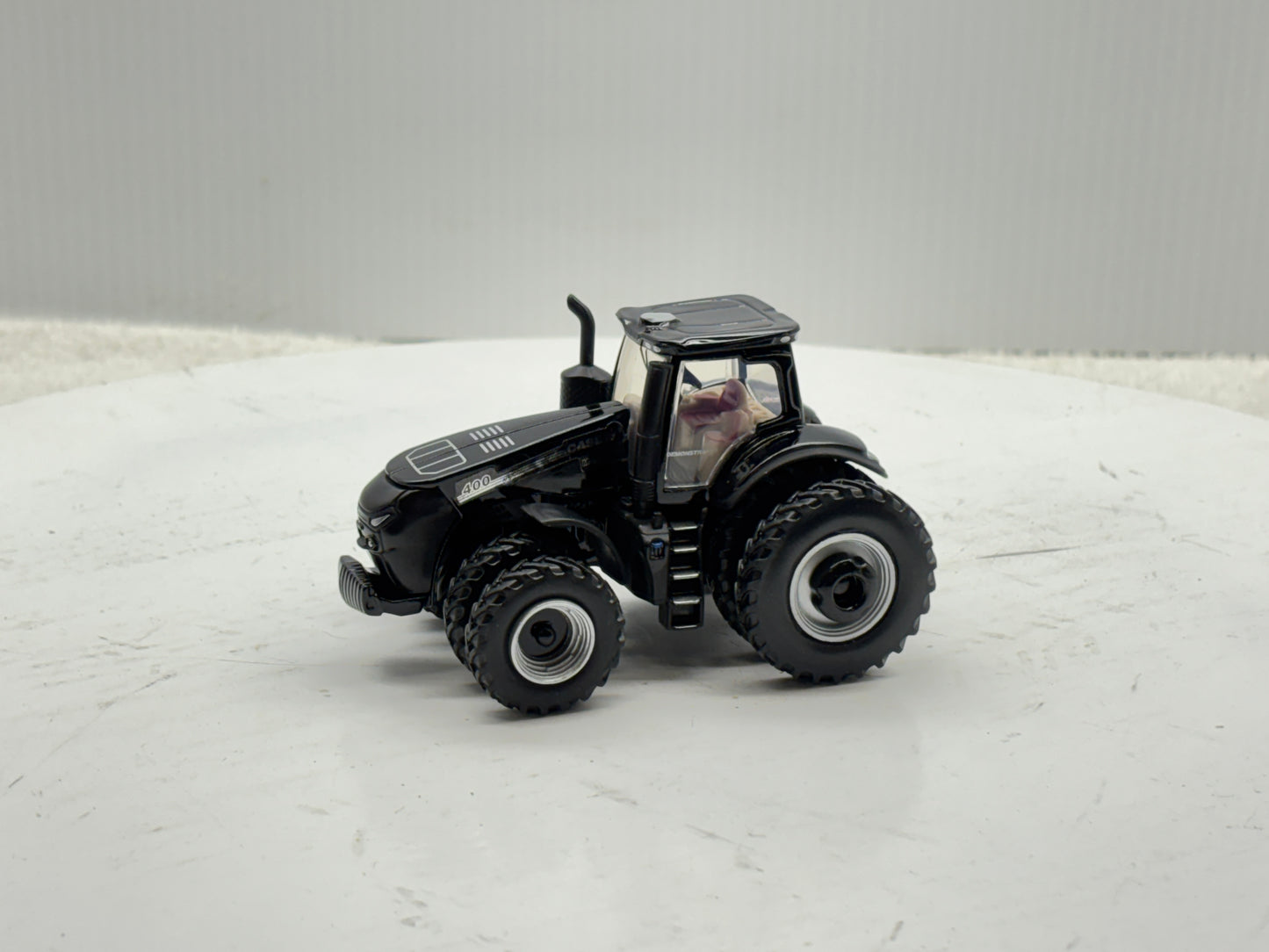 1/64 Case IH Magnum 400 Black