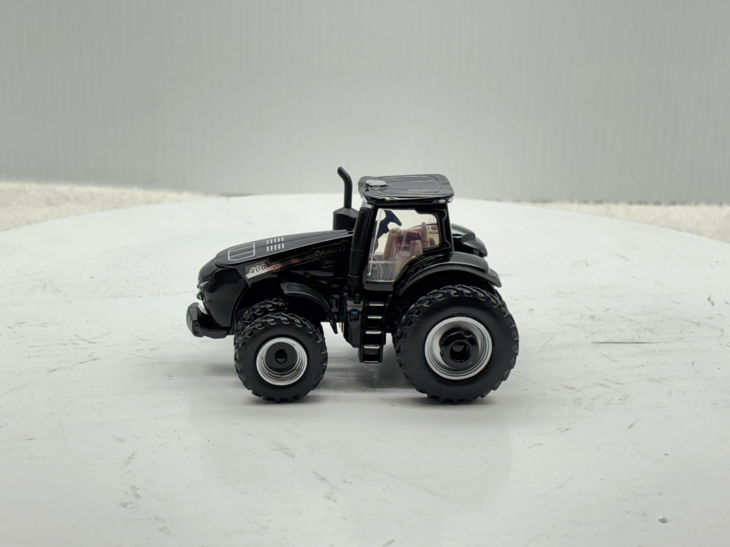 1/64 Case IH Magnum 400 Black