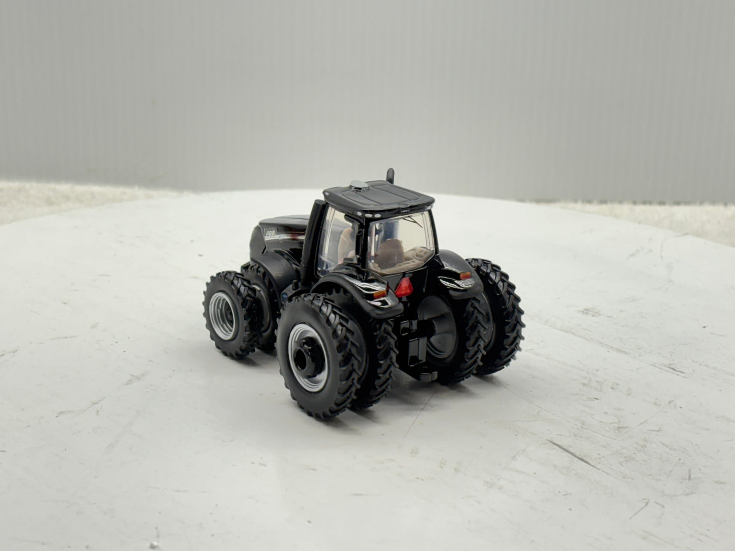 1/64 Case IH Magnum 400 Black