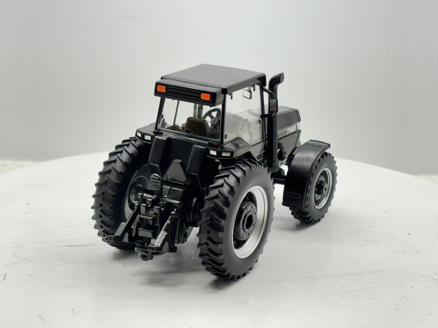 1/32 Case IH Magnum 7140 Black