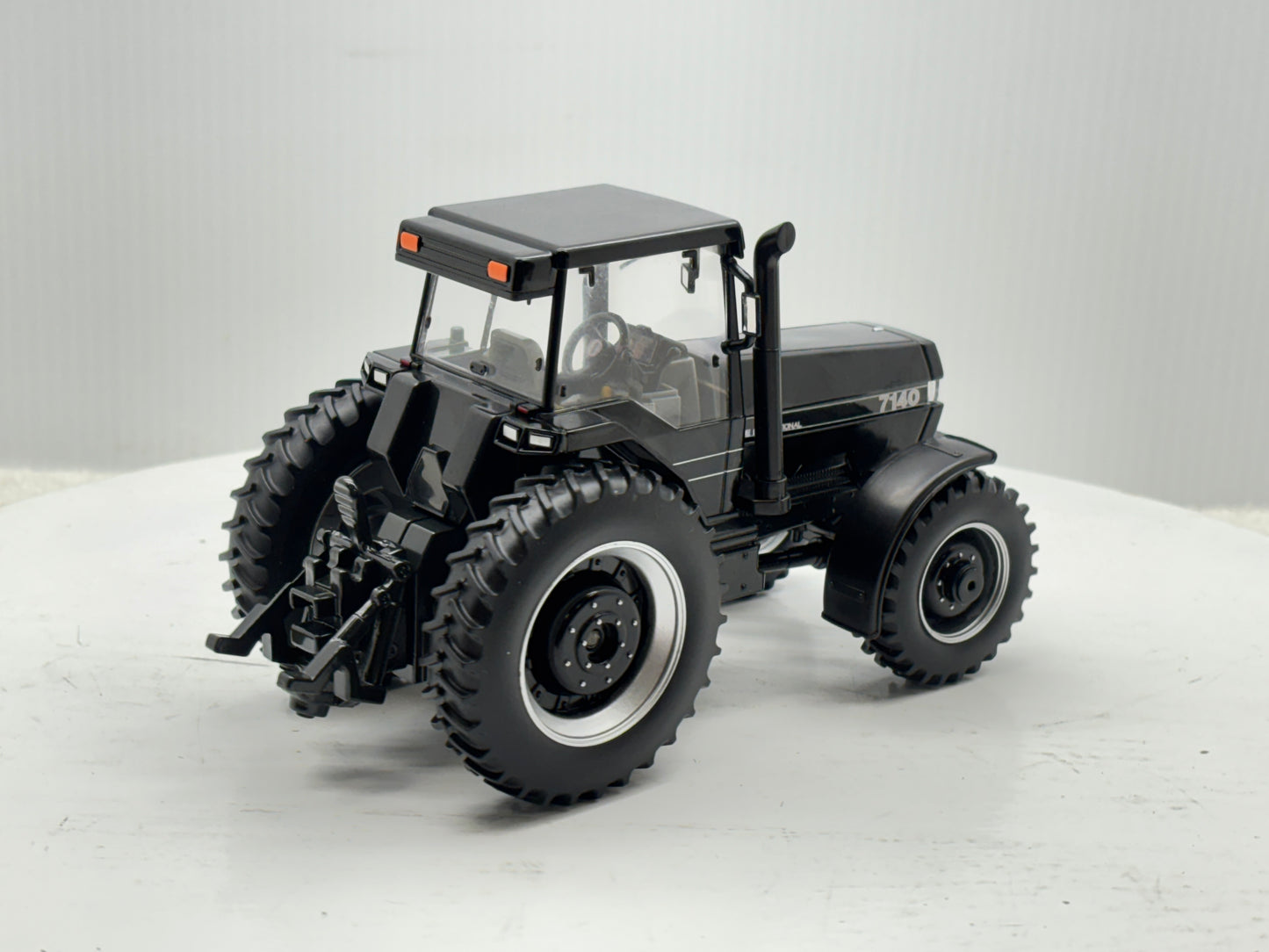 1/32 Case IH Magnum 7140 Black