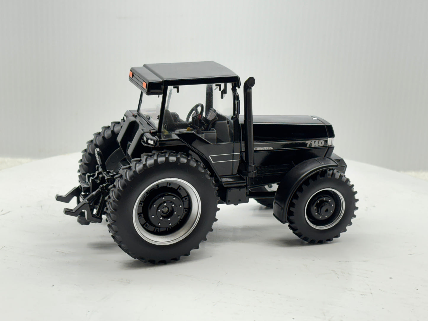 1/32 Case IH Magnum 7140 Black