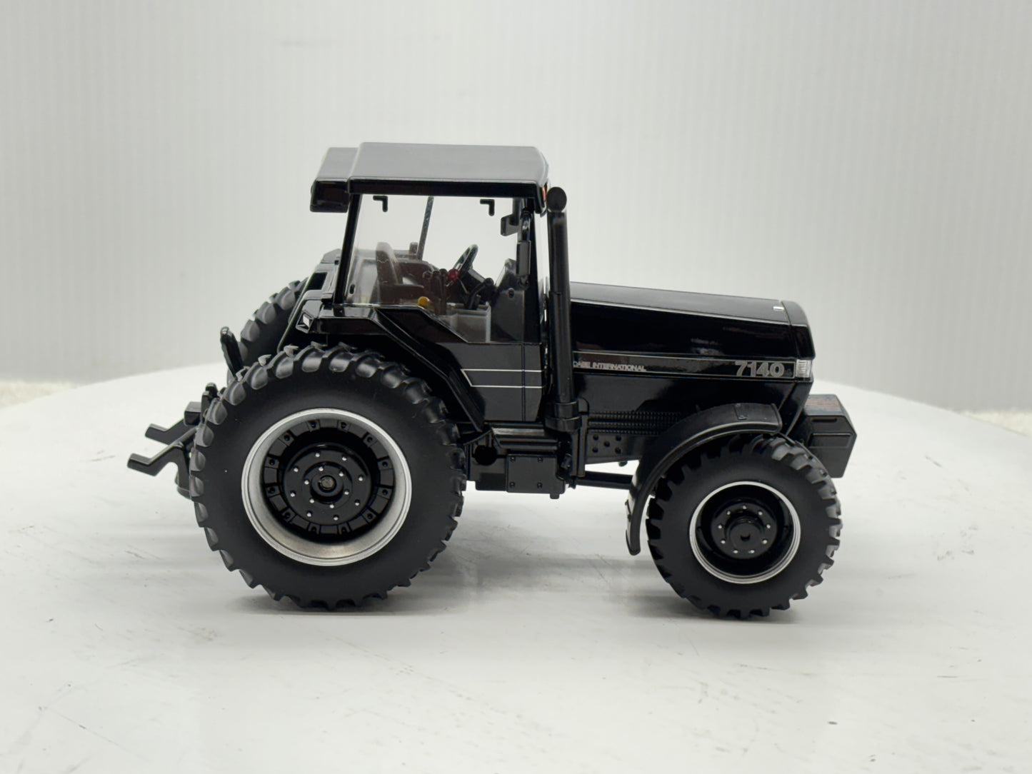 1/32 Case IH Magnum 7140 Black