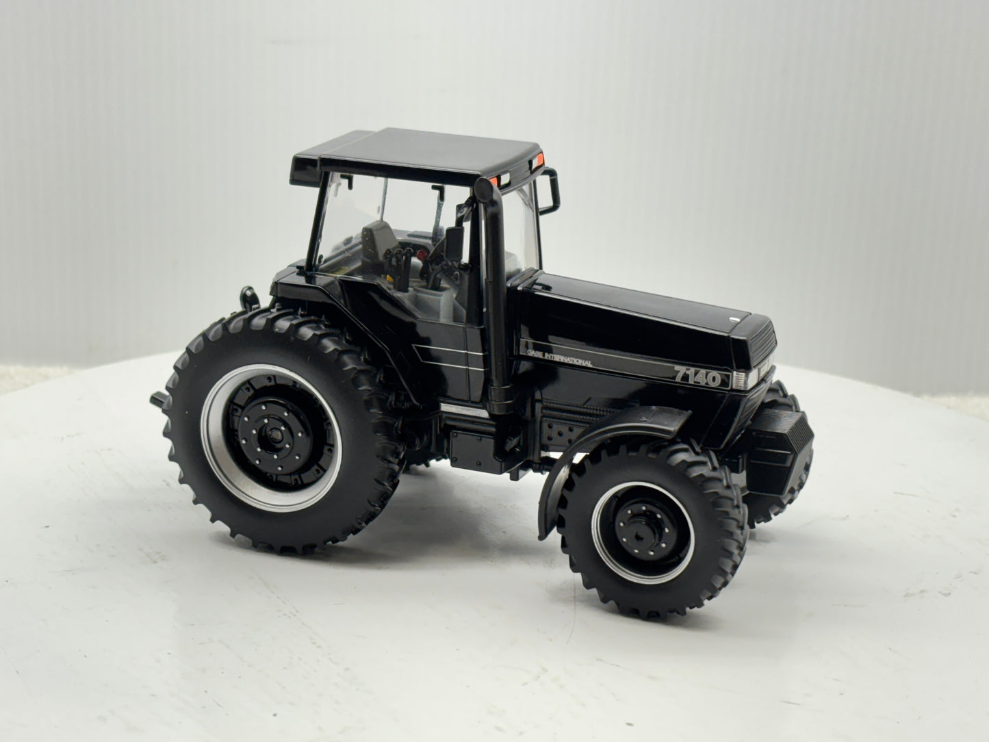 1/32 Case IH Magnum 7140 Black