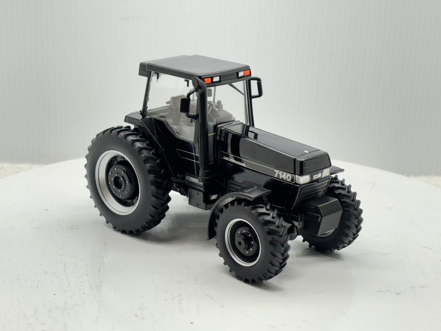 1/32 Case IH Magnum 7140 Black