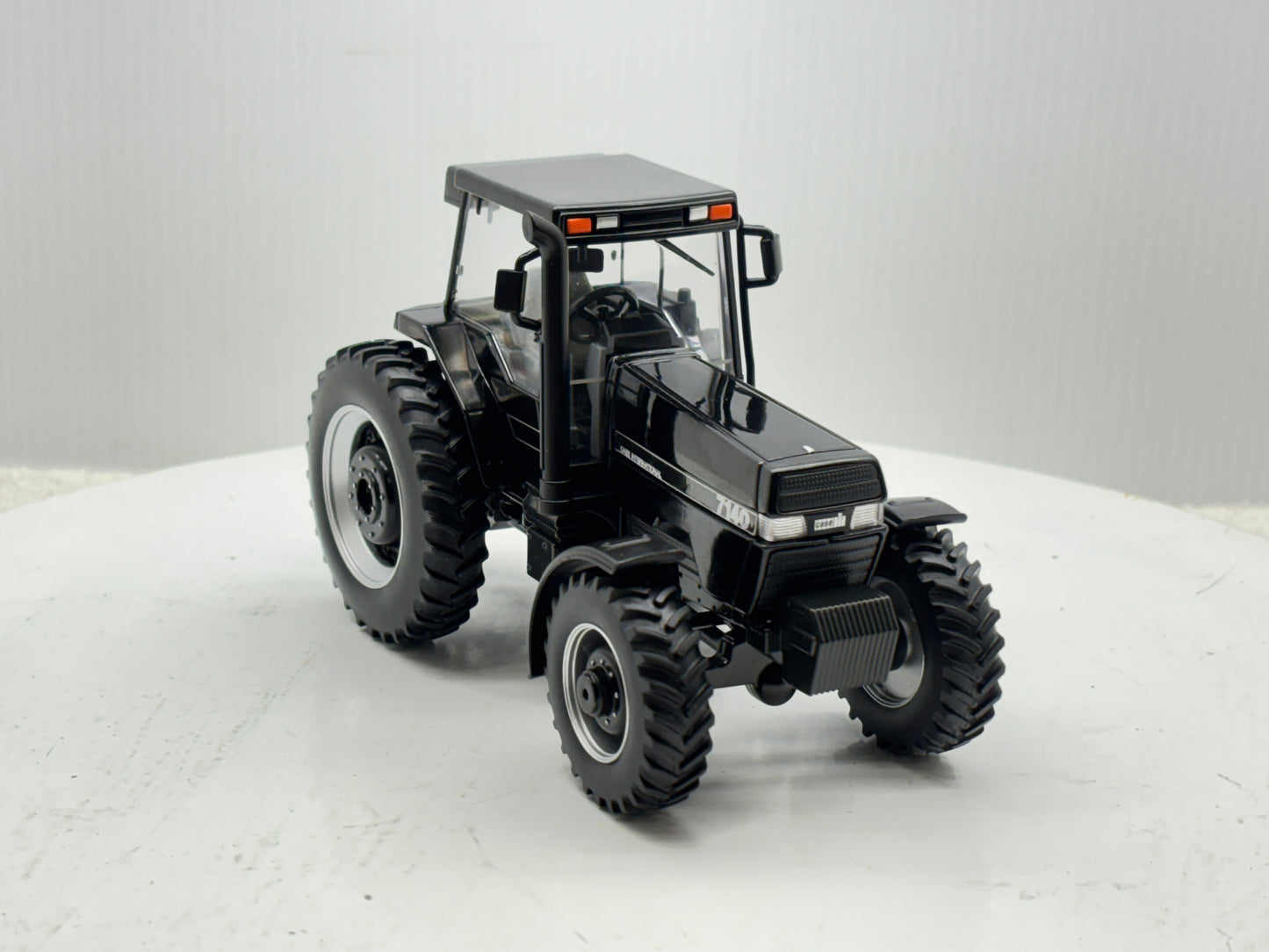 1/32 Case IH Magnum 7140 Black