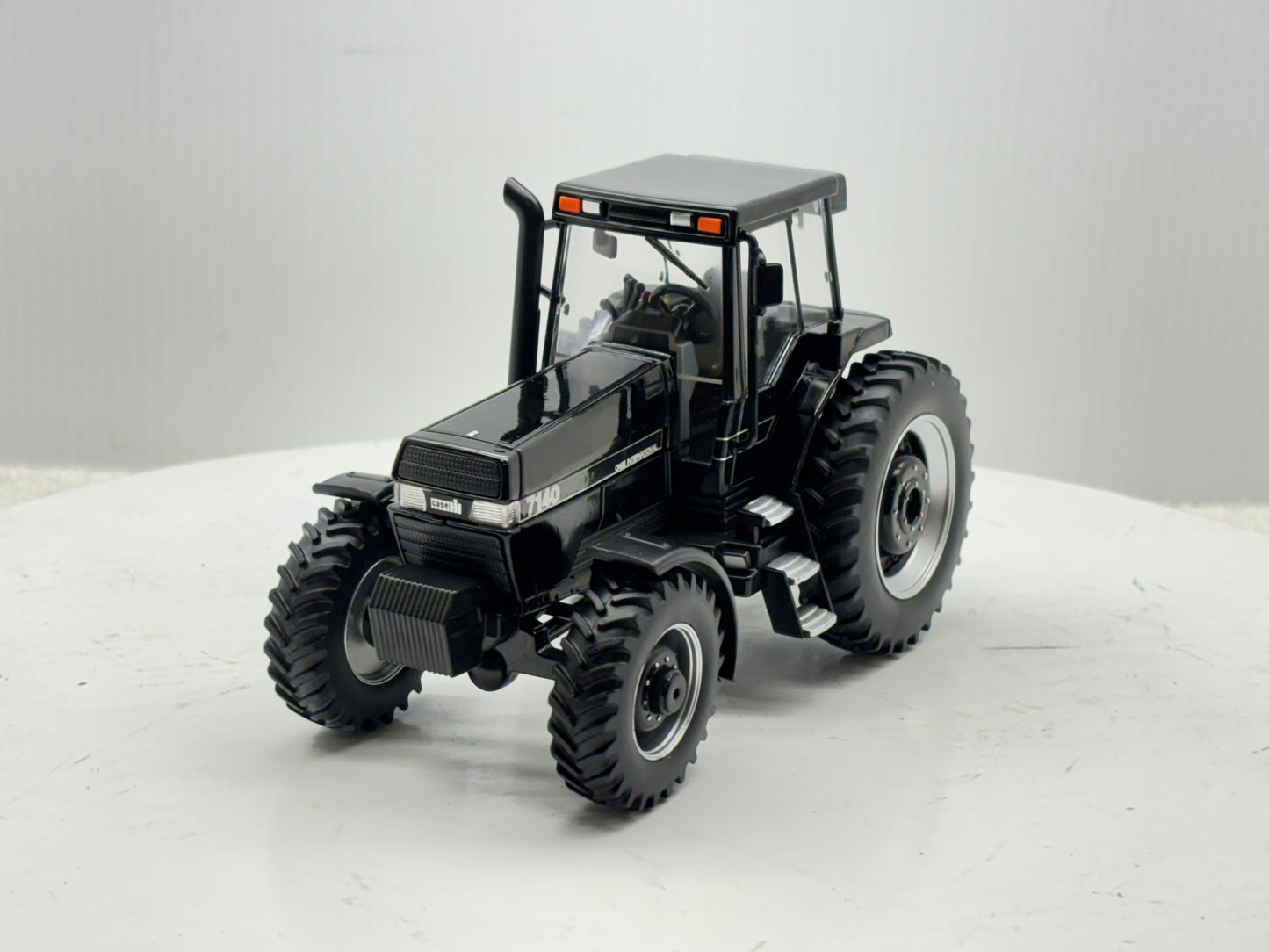 1/32 Case IH Magnum 7140 Black