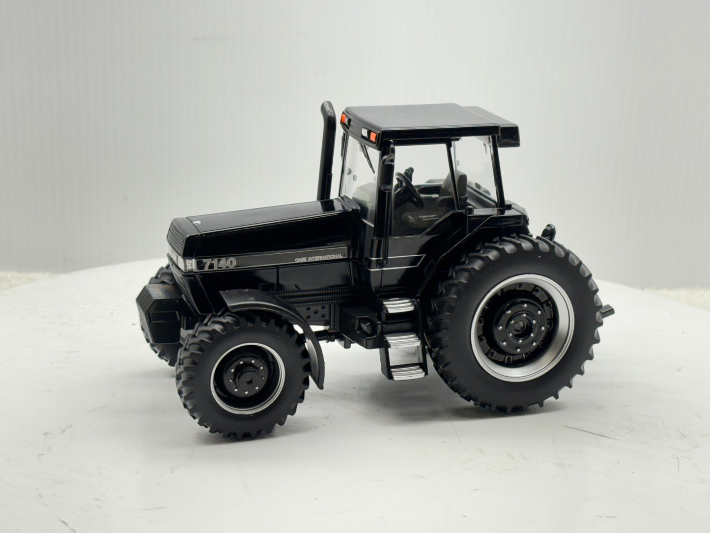 1/32 Case IH Magnum 7140 Black